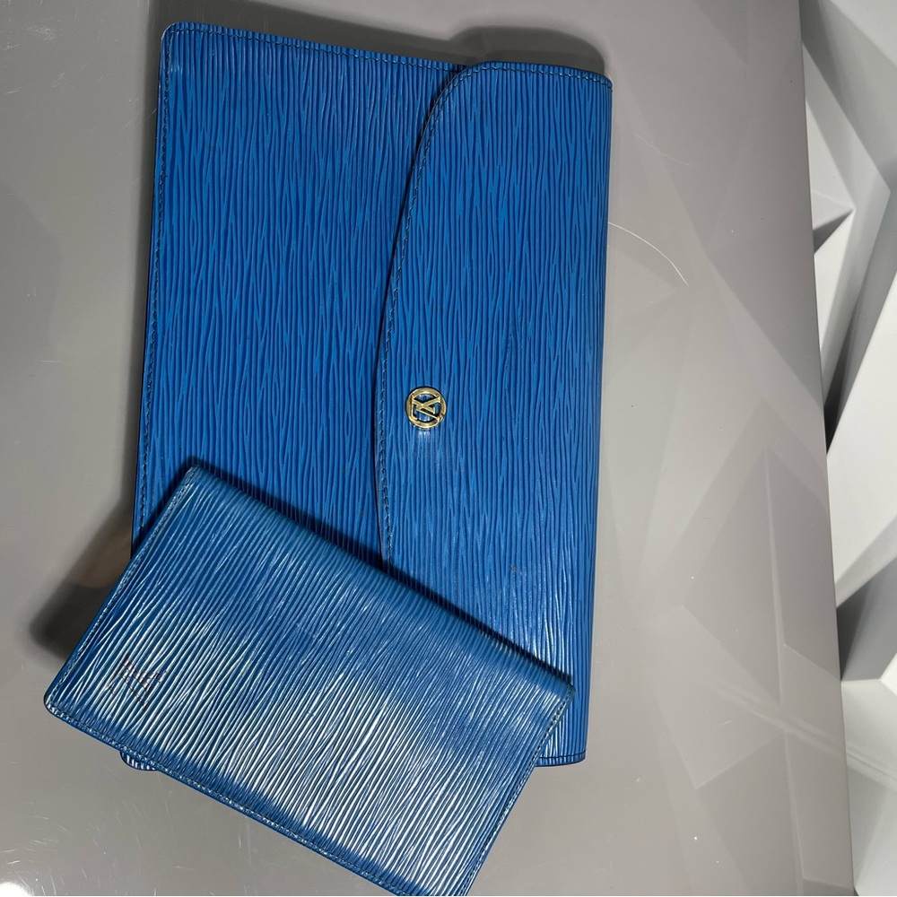 Louis Vuitton Epi Textured Blue Clutch EUC - Picture 16 of 16